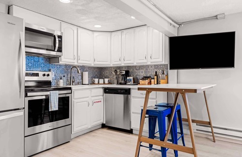 West Colfax Apartment | Contemporary Finishes | Studio | Sloan's Lake 30+