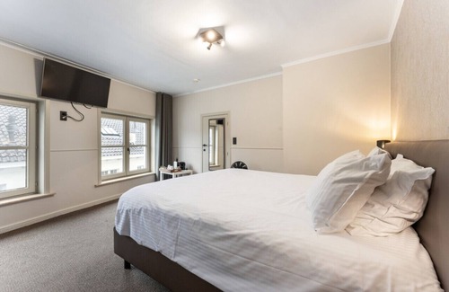 Historical Center Bruges Hotel | Contemporary Room in Bruges' Heart