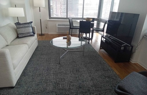 The Waterfront Apartment | Contemporary Two Bedroom in Jersey City