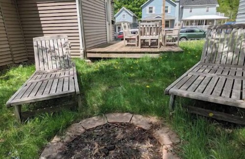 Negaunee Cottage | Convenient, cozy, and colorful 2 Bed/1 Bath Home