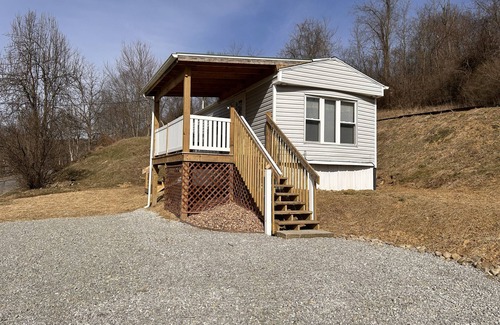 Waynesburg House | Convenient, Cozy and Comfortable Compact Home. Two minutes Waynesburg University