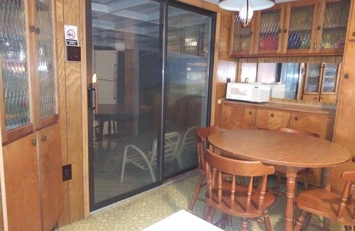 Somerset House | convenient location by the lake . just a few minutes to boat ramp .