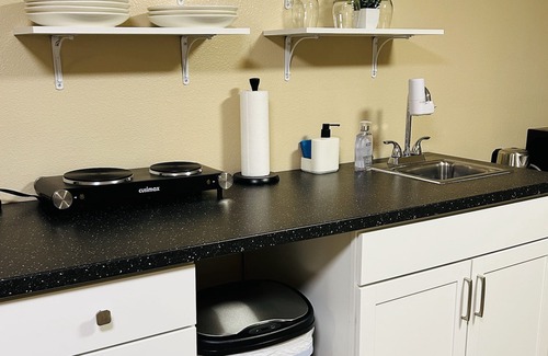 Aurora Apartment | "Convenient Stay: DIA, Anchutz, City & Mountains!"