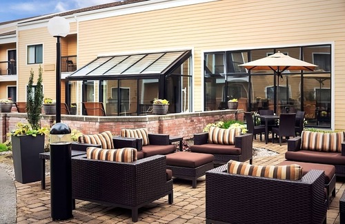 Bridle Trails Hotel | Convenient Stay, Superb Location! Close to Volunteer Park Water Tower, w/Pool!