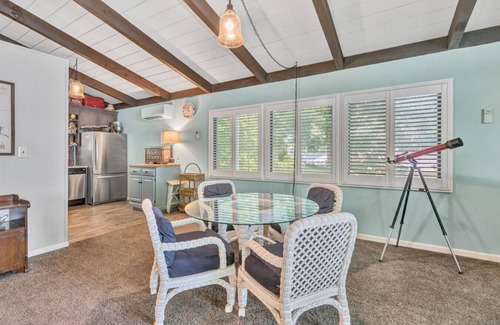 North Shore House | Cool Breeze Cottage - Firepit/Easy access to dock/Water Toys