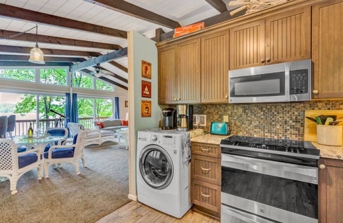 North Shore House | Cool Breeze Cottage - Firepit/Easy access to dock/Water Toys