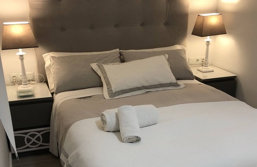 La Maternitat i Sant Ramon Apartment | Cool Chick and Comfortable Flat, Close to FCB stadium. 2 Bahtrooms.Free wifi