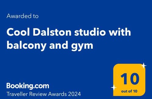 Hackney Central Apartment | Cool Dalston studio with balcony and gym