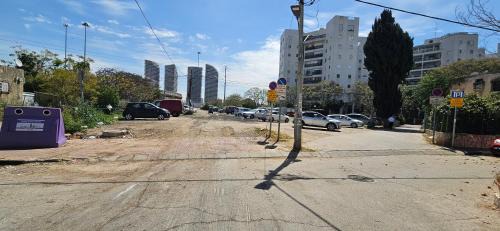 Ramat Gan Apartment | COOL PLACE חדרים מפוארים בר"ג - חניית רכבים חינם - מיקום מרכזי בין פ"ת לת"א - קרוב לבי"ח "שיבא" - לשירות האורחים כורסת מסאז' ומכונת נספרסו - חשבונית מס l