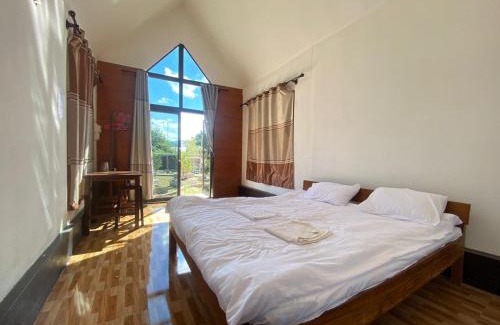 Na Hin Bed & Breakfast | Cool Pool Bungalow