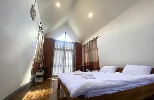 Na Hin Bed & Breakfast | Cool Pool Bungalow