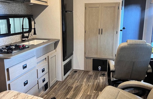 Redmond House | Cool RV with AC in Redmond