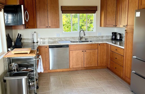 Discovery Harbour Apartment | Cool studio in Naalehu with ocean views