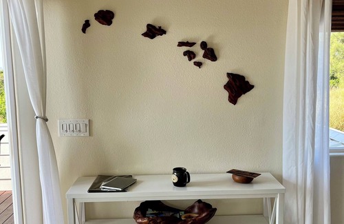 Discovery Harbour Apartment | Cool studio in Naalehu with ocean views