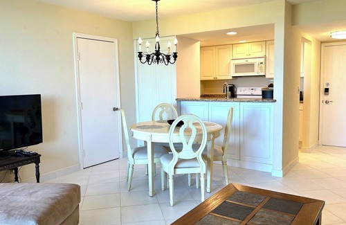 Williams Town Condo | Coral Beach Condo w Ocean View 1 Bdr Sleeps 4n
