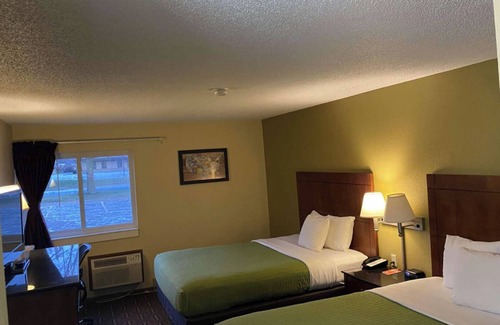 River Falls Hotel | Coratel Inn and Suites By Jasper Riverfalls - Standard 2 Queen Bed NS