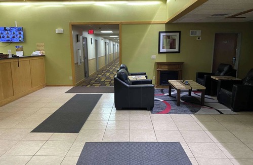 River Falls Hotel | Coratel Inn and Suites By Jasper Riverfalls - Comfort 2 Queen Bed Non Smoking