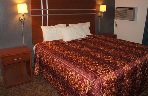 Waite Park House | Coratel Inn & Suites By Jasper Waite Park - Comfort 1 King Bed Non-Smoking