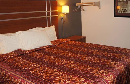 Waite Park House | Coratel Inn & Suites By Jasper Waite Park - Comfort 1 King Bed Non-Smoking