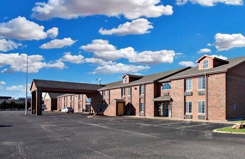 Newton Hotel | Coratel Inn & Suites By Jasper Newton - 2 Queen Bed NS