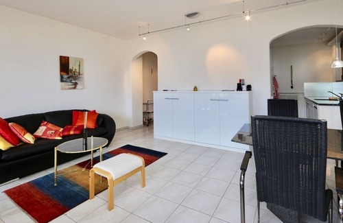 Orselina Apartment | Corner apartment on the 1st floor for 1-3 persons.