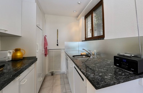 Orselina Apartment | Corner apartment on the 1st floor for 1-3 persons.