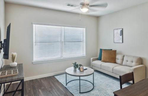 Willowbrook Apartment | Corporate I Free Parking I Properties By Preston