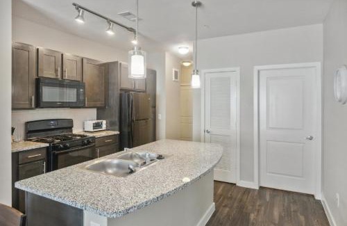 Willowbrook Apartment | Corporate I Free Parking I Properties By Preston