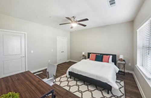 Willowbrook Apartment | Corporate I Free Parking I Properties By Preston