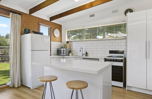 Queenscliff House | Corsair Cottage- Opposite beach