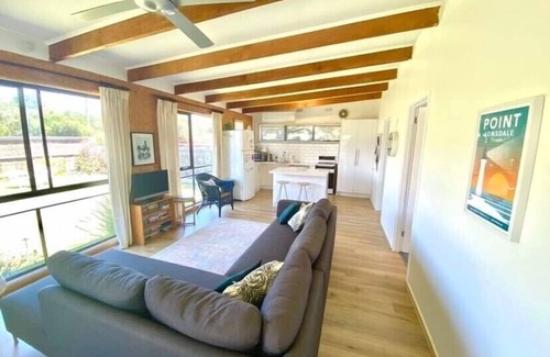Queenscliff House | Corsair Cottage- Opposite beach