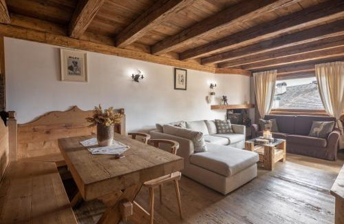 Cortina d'Ampezzo Historic Centre Apartment | Cortina Lodge Stunning View R&R