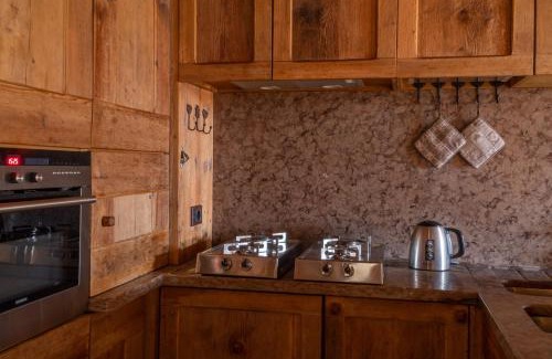 Cortina d'Ampezzo Historic Centre Apartment | Cortina Lodge Stunning View R&R