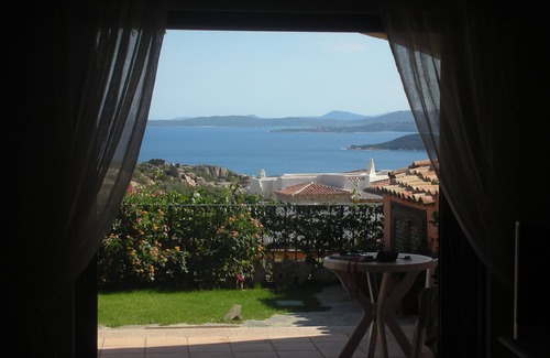 Abbiadori House | Costa Smeralda Abbiadori house sleeps 5 with garden and views