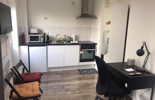 Yeading Apartment | Cosy 1-Bed Studio in Northolt perfect to unwind