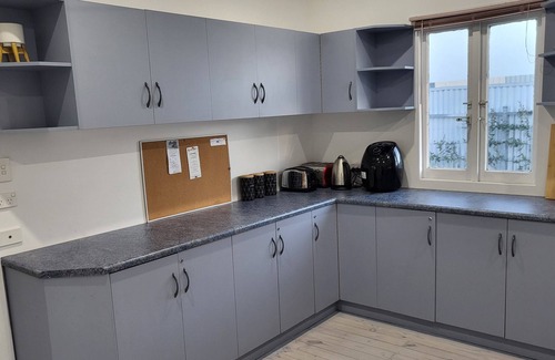 Taperoo House | Cosy, affordable whole 3Bed house, ideal for a large family and pet friendly!