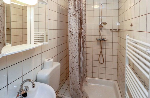 Muhldorf Apartment | Cosy apartment for 8 people with WIFI, TV, balcony and parking