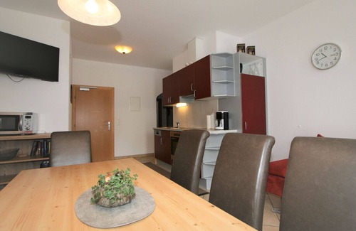 Stumm Apartment | Cosy apartment for 12 people with pool, WIFI, TV, terrace and pets allowed