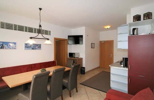 Stumm Apartment | Cosy apartment for 12 people with pool, WIFI, TV, terrace and pets allowed