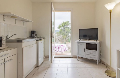 Gardanne Apartment | Cosy apartment for 2 guests with WIFI, TV, terrace and panoramic view