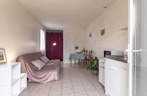 Gardanne Apartment | Cosy apartment for 2 guests with WIFI, TV, terrace and panoramic view