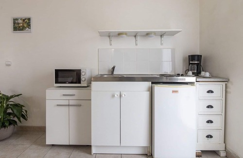 Gardanne Apartment | Cosy apartment for 2 guests with WIFI, TV, terrace and panoramic view