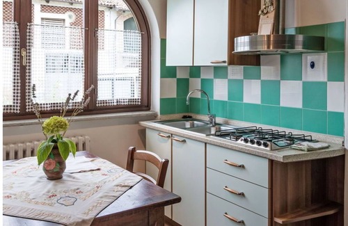 La Morra Apartment | Cosy apartment for 2 people with pool, WIFI, TV, patio and pets allowed