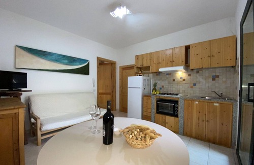 La Caletta Apartment | Cosy apartment for 4 guests with WIFI, TV and terrace