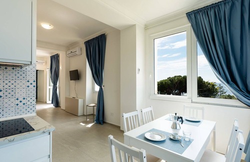 Bussana Apartment | Cosy apartment for 6 people with WIFI, A/C, TV, balcony and pets allowed