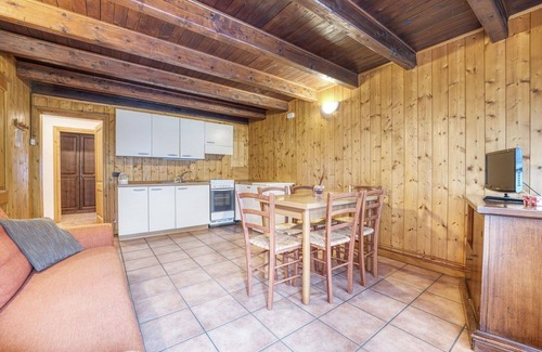 Macugnaga Apartment | Cosy apartment for 6 people with TV, balcony, pets allowed and panoramic view