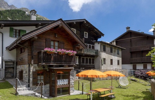 Macugnaga Apartment | Cosy apartment for 6 people with TV, balcony, pets allowed and panoramic view