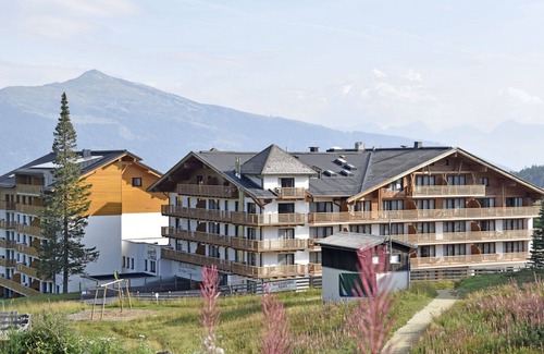 Katschberg Apartment | Cosy apartment for 6 people with pool, WIFI, TV, balcony, pets allowed and panoramic view