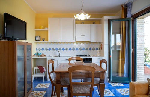 Termoli Apartment | Cosy apartment for 4 guests with A/C, pool, WIFI, TV, terrace and parking