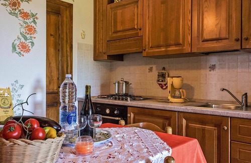 Lajatico Villa | Cosy apartment in villa for 2 guests with WIFI, pool, TV and patio